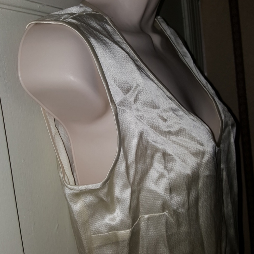 Kenneth Cole New York Vanilla Silk Blouse Sz 4P - Picture 4 of 8